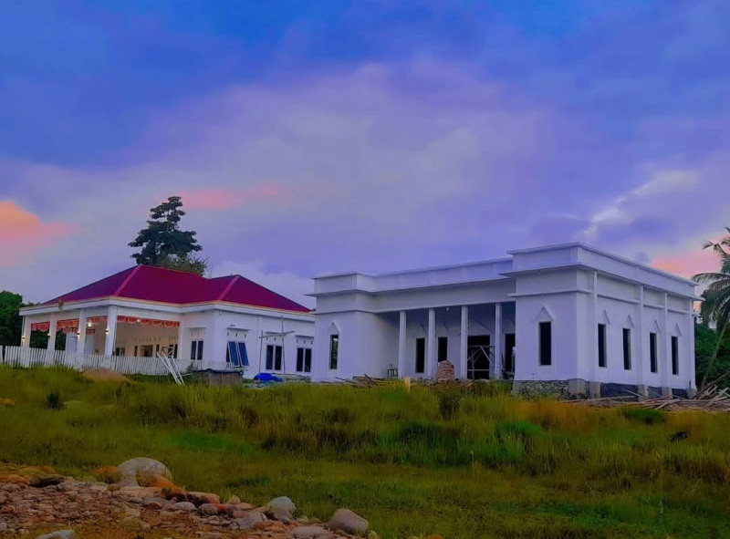 Hidup adalah serangkaian perubahan yang alami dan spontan. Jangan melawannya - itu hanya akan menimbulkan kesedihan. Biarkan kenyataan menjadi kenyataan. Biarkan semuanya mengalir secara alami